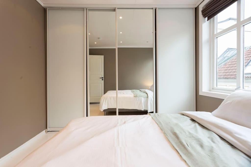 New! Modern Top Floor Apartment In Historic Area! Bergen Bagian luar foto