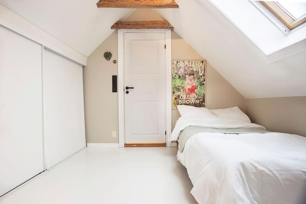 New! Modern Top Floor Apartment In Historic Area! Bergen Bagian luar foto