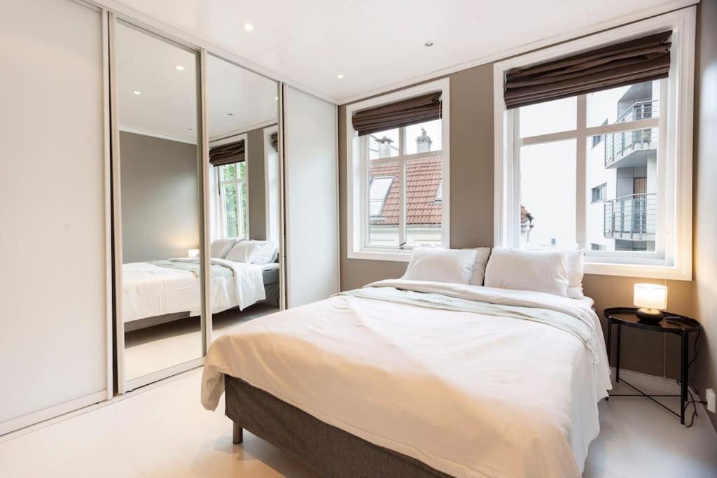 New! Modern Top Floor Apartment In Historic Area! Bergen Bagian luar foto