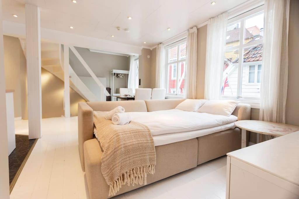 New! Modern Top Floor Apartment In Historic Area! Bergen Bagian luar foto