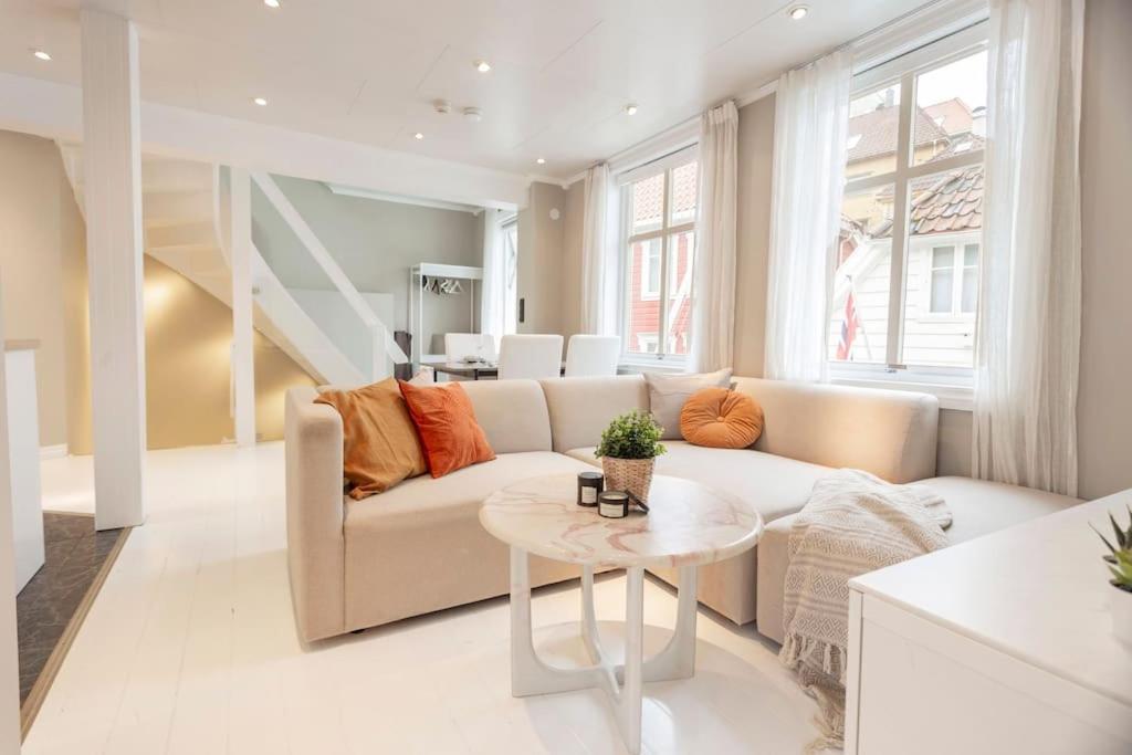 New! Modern Top Floor Apartment In Historic Area! Bergen Bagian luar foto